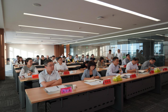 9.30市產(chǎn)業(yè)集團舉辦2021年新入職員工轉正匯報會(1)444.png