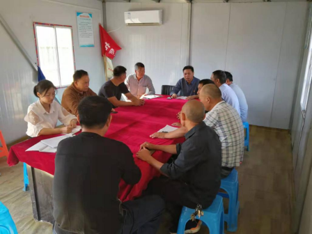 市黃淮建工公司-國慶節(jié)，我們?cè)诠さ厣线^260.png