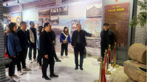 市文旅公司3月份新聞稿（一），?；⑸? 一路同行--駐馬店市文化旅游發(fā)展有限公司開展團(tuán)建活動124.png