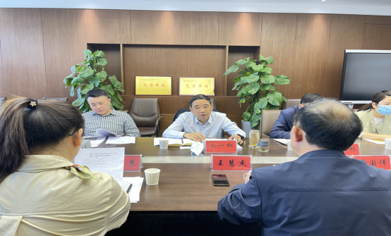 法治駐馬店（法治政府）考核組領(lǐng)導蒞臨市產(chǎn)業(yè)集團考核法治建設工作703.png