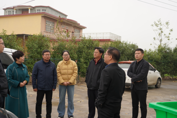 市產(chǎn)業(yè)集團(tuán)黨委書記、董事長劉培建一行深入結(jié)對(duì)幫扶村調(diào)研鄉(xiāng)村振興工作193.png