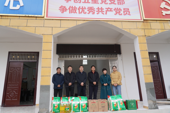 市產(chǎn)業(yè)集團(tuán)黨委書記、董事長劉培建一行深入結(jié)對(duì)幫扶村調(diào)研鄉(xiāng)村振興工作192.png
